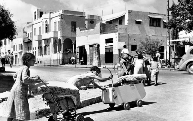 Palästinenser verlassen Jaffa 1948 über das Meer