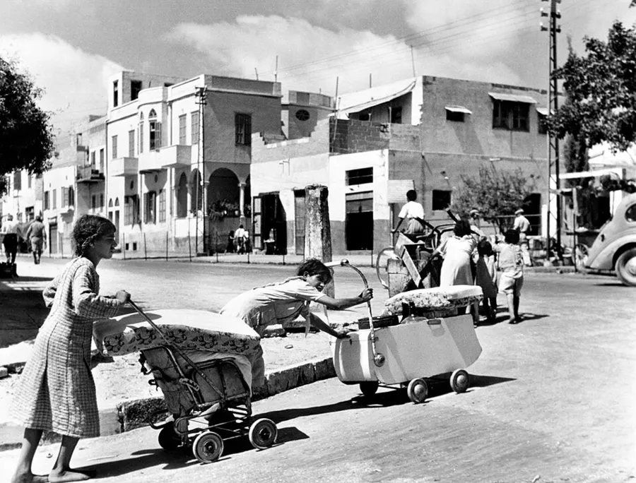 Palestinos saliendo de Jaffa por mar en 1948