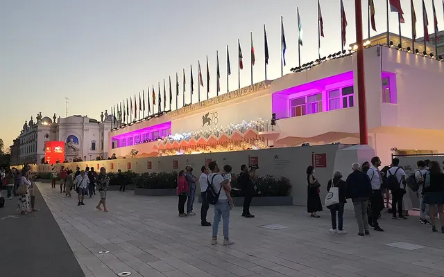 Die Filmfestspiele von Venedig, wo NAZA Premiere feierte